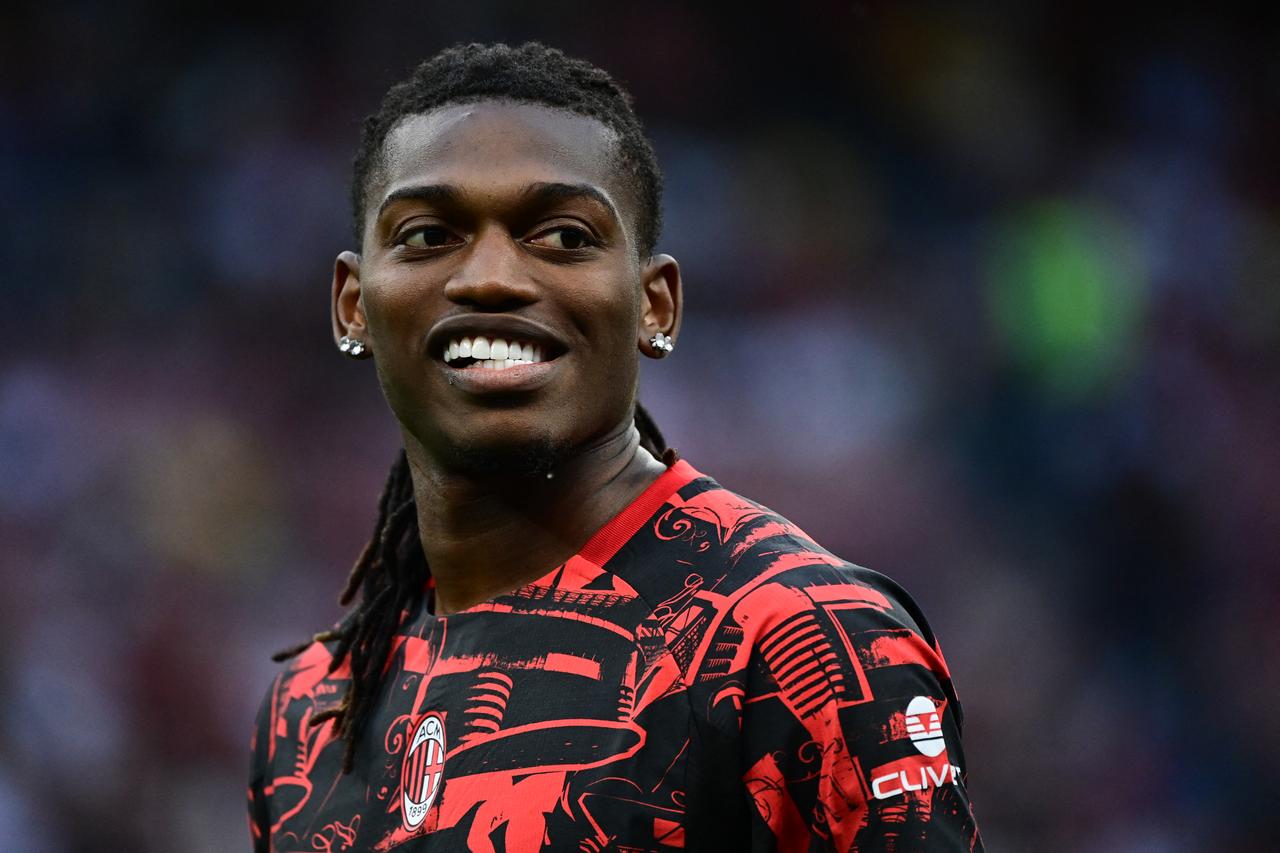Galatasaray vies with Fenerbahce for Leao as star rules out Istanbul move: Report