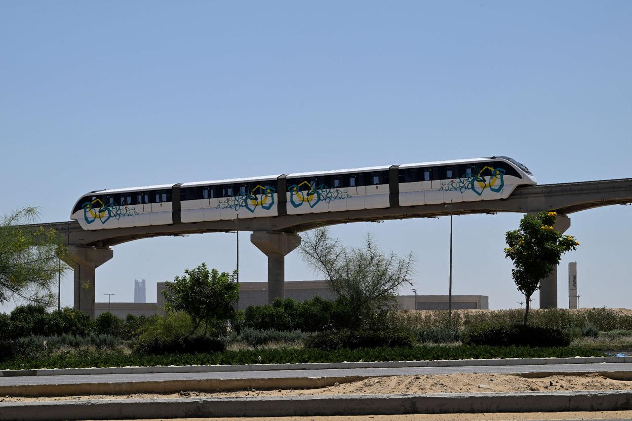 Inefficiency complaints mar Cairo's new monorail