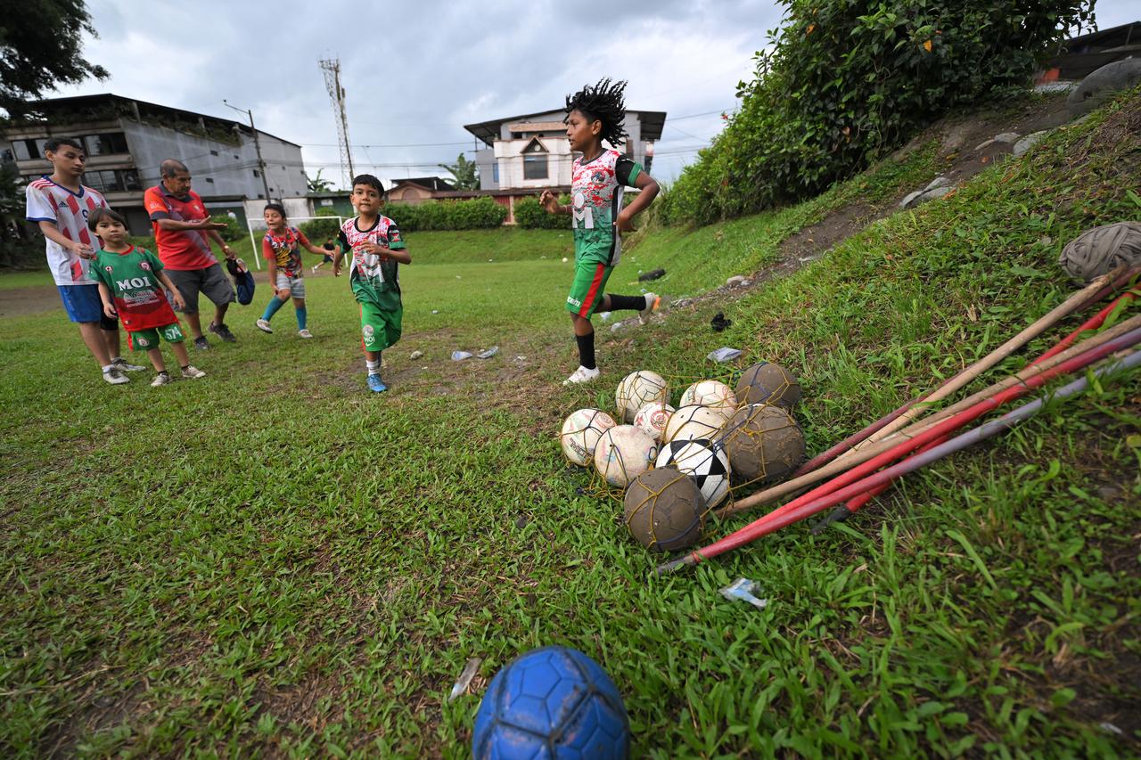 Kids in training session at the IG 10 Moises Caicedo football school, May 8, 2026. (AFP Photo)