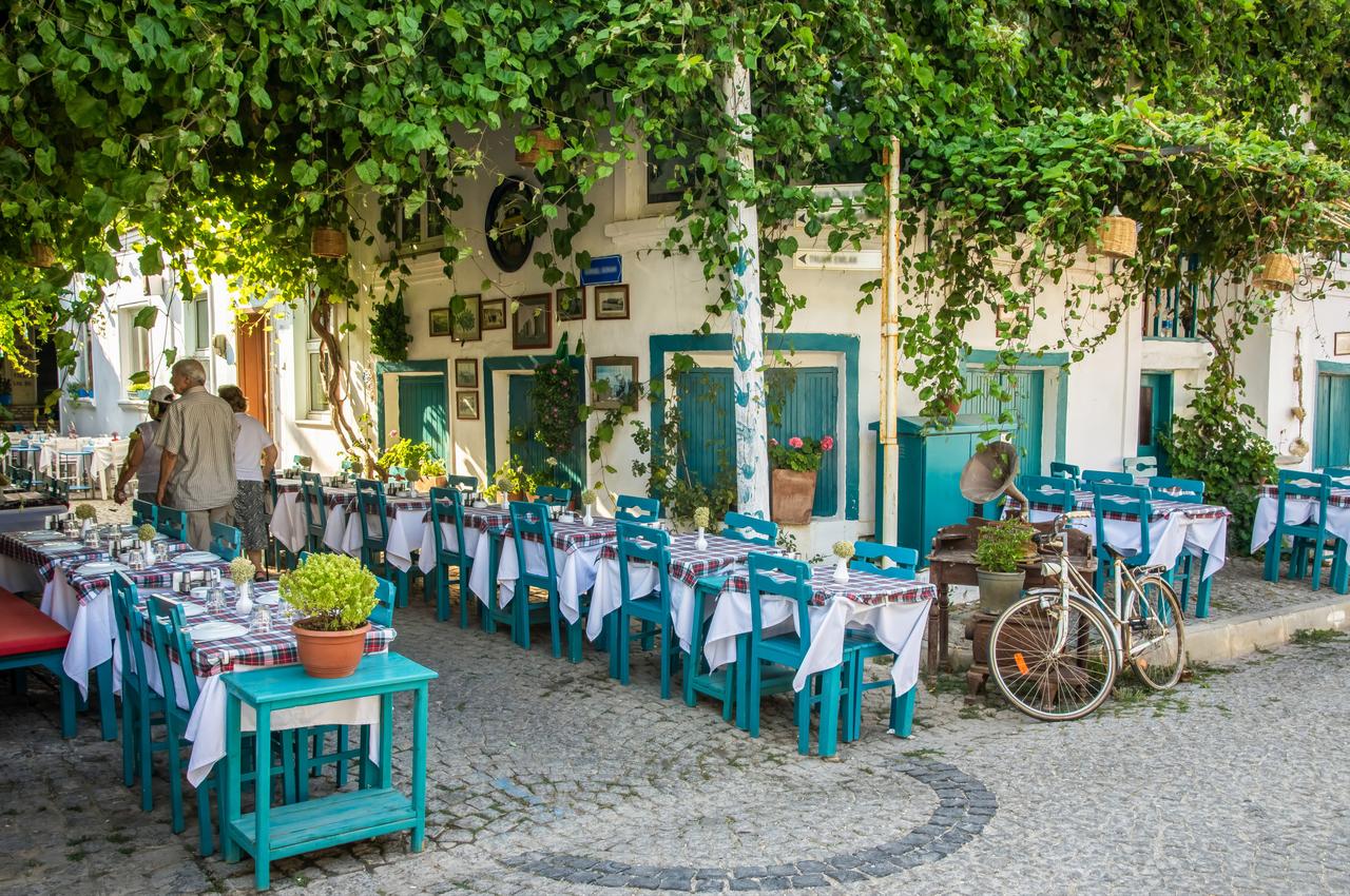 Restaurant on the island of Bozcaada, Türkiye. (Adobe Stock Photo)