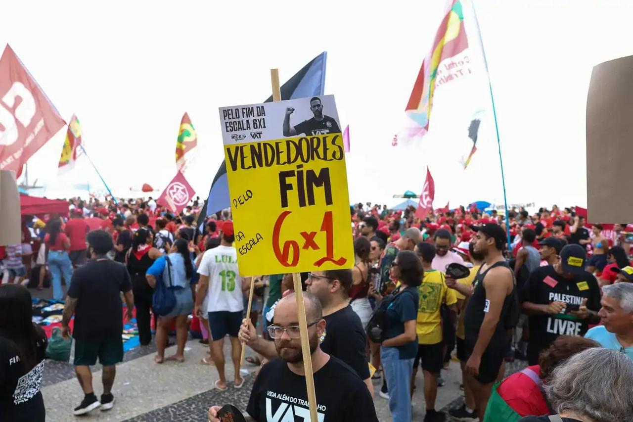 Brazil moves closer to 40-hour workweek, phasing out 6-day shift