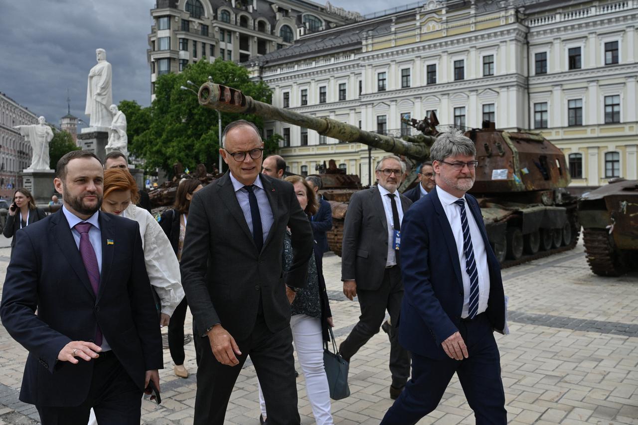 Europe weighs Russia red lines amid stalled US peace push