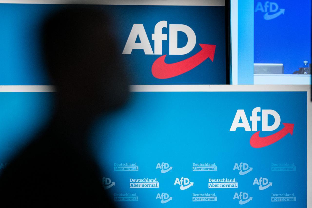 The AfD logo is seen as delegates arrive on the second day of the congress of the far-right Alternative for Germany party in Dresden, eastern Germany, April 11, 2021. (AFP Photo)