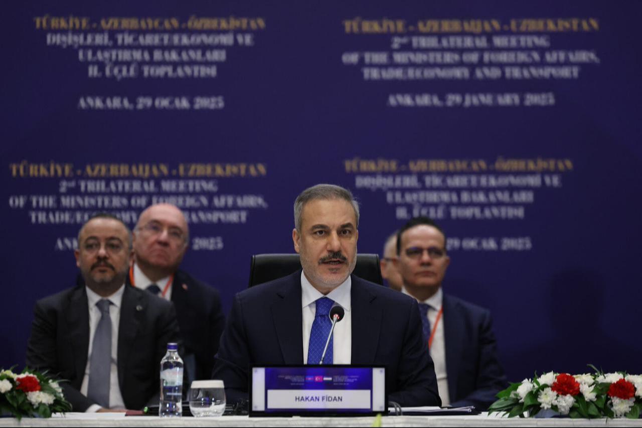 FM Hakan Fidan emphasizes Middle Corridor's key role in trade at trilateral meeting at Ankara, 29 Jan. 2025 (AA photo)
