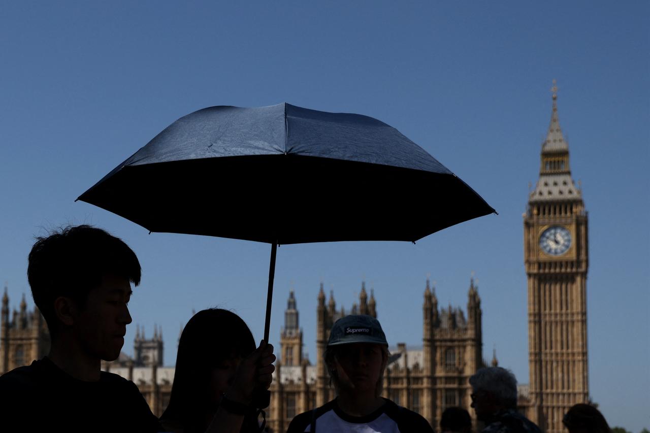 Storms to hit England, Wales after record-breaking May heat