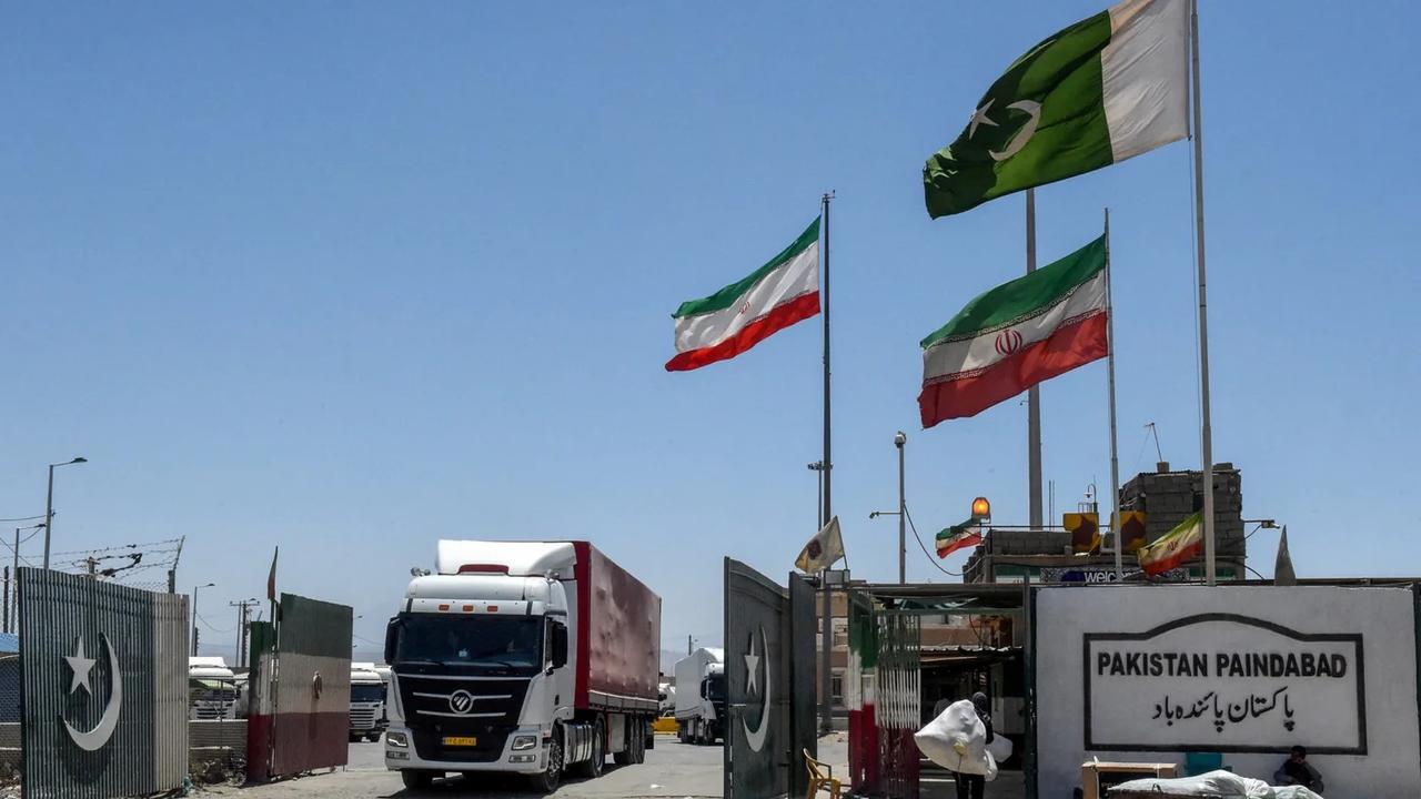 Iranian cargo trucks enter the Pakistan-Iran border crossing at Taftan, Balochistan province, Pakistan, on June 18, 2025. (AFP Photo)