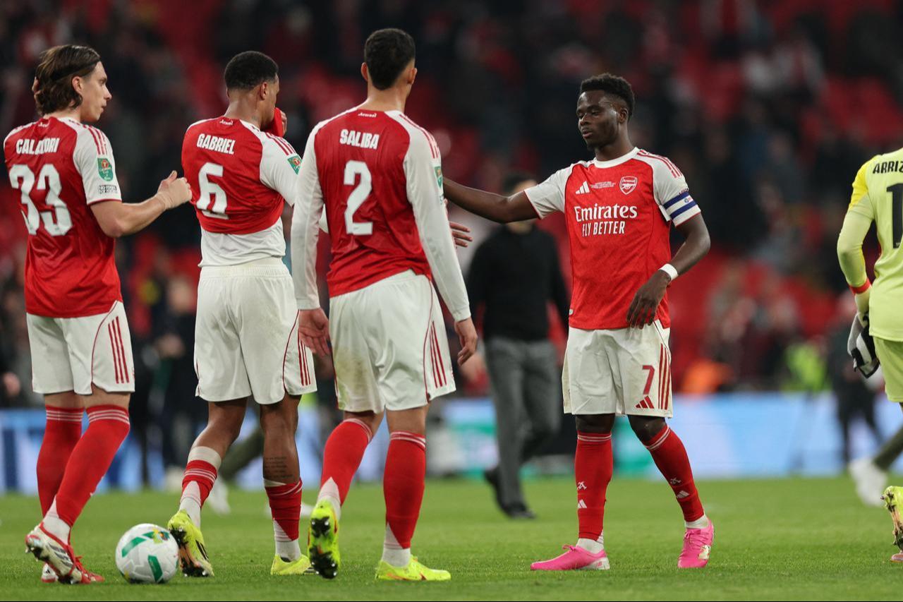Arsenal's English midfielder #07 Bukayo Saka (R) and teammates react to their defeat after the English League Cup final football match between Arsenal and Manchester City at Wembley Stadium in London, UK, March 22, 2026. (AFP Photo)