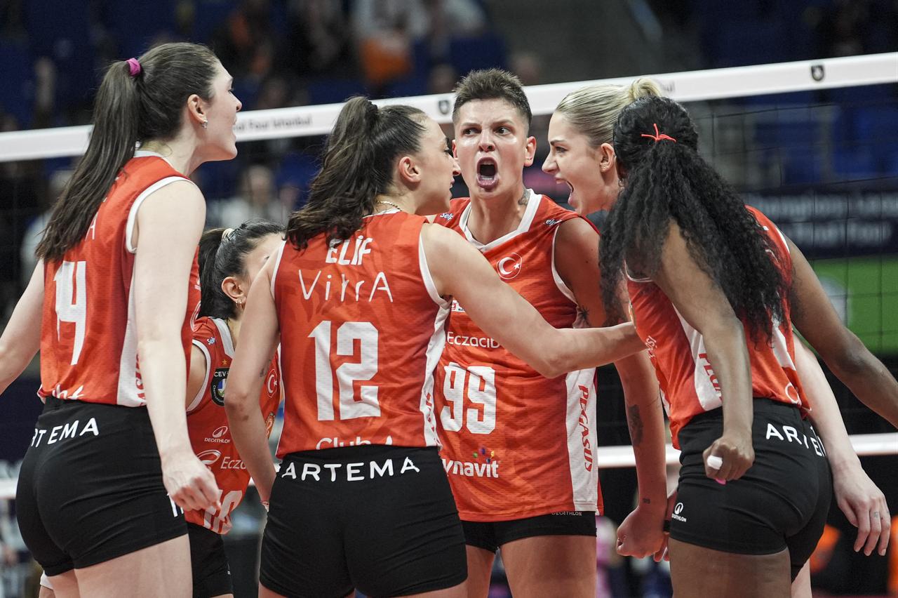 Players of Eczacıbasi Dynavit celebrate during the CEV Women’s Champions League Final Four semifinal match between Eczacıbasi Dynavit and Savino Del Beneat Ulker Sports and Event Hall in Istanbul, Türkiye, May 2, 2026. (AA Photo)