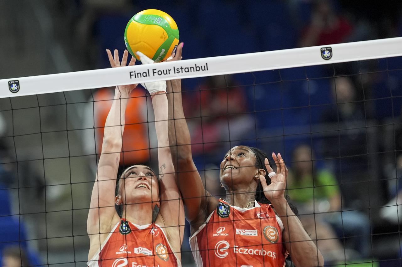 Elif Sahin (L) and Sinead Jack-Kısal (R) of Eczacıbasi Dynavit in action during the CEV Women’s Champions League Final Four semifinal match between Eczacıbasi Dynavit and Savino Del Beneat Ulker Sports and Event Hall in Istanbul, Türkiye, May 2, 2026. (AA Photo)