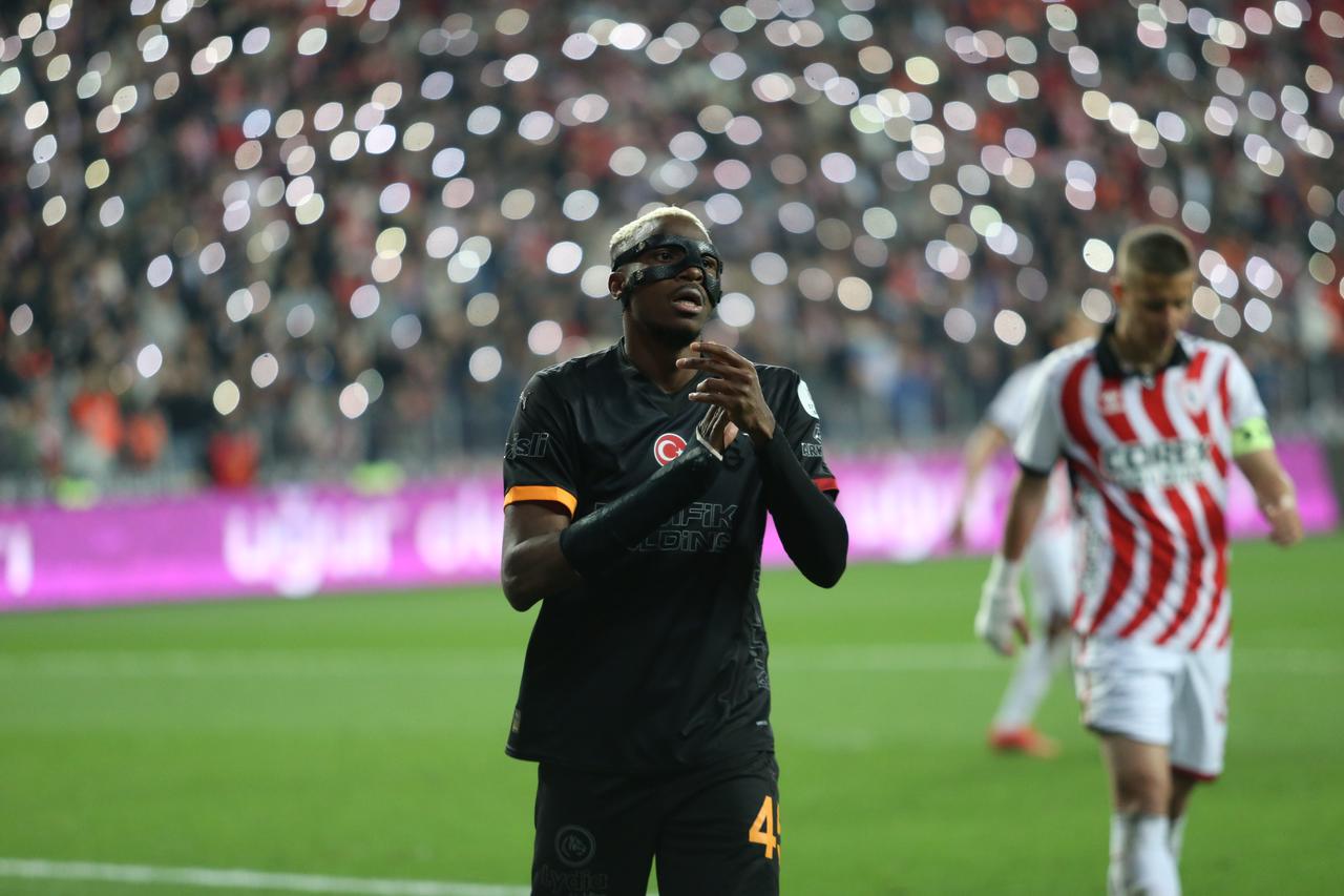 Galatasaray stumble as Fenerbahce cut title gap to 4 points in Super Lig race