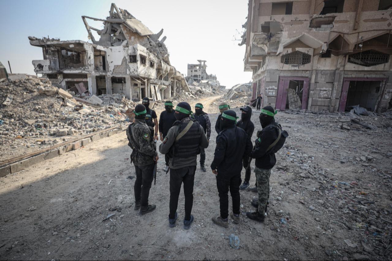 Search efforts for the bodies of Israeli hostages continue for the fourth day in the Shuja’iyya neighborhood in eastern Gaza, under the ceasefire agreement between the Israeli army and Hamas, November 5, 2025. (AA Photo)