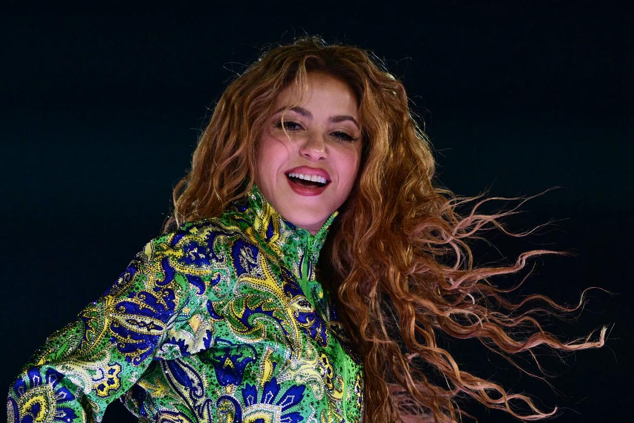 Shakira draws 2 million to Rio's Copacabana for free concert