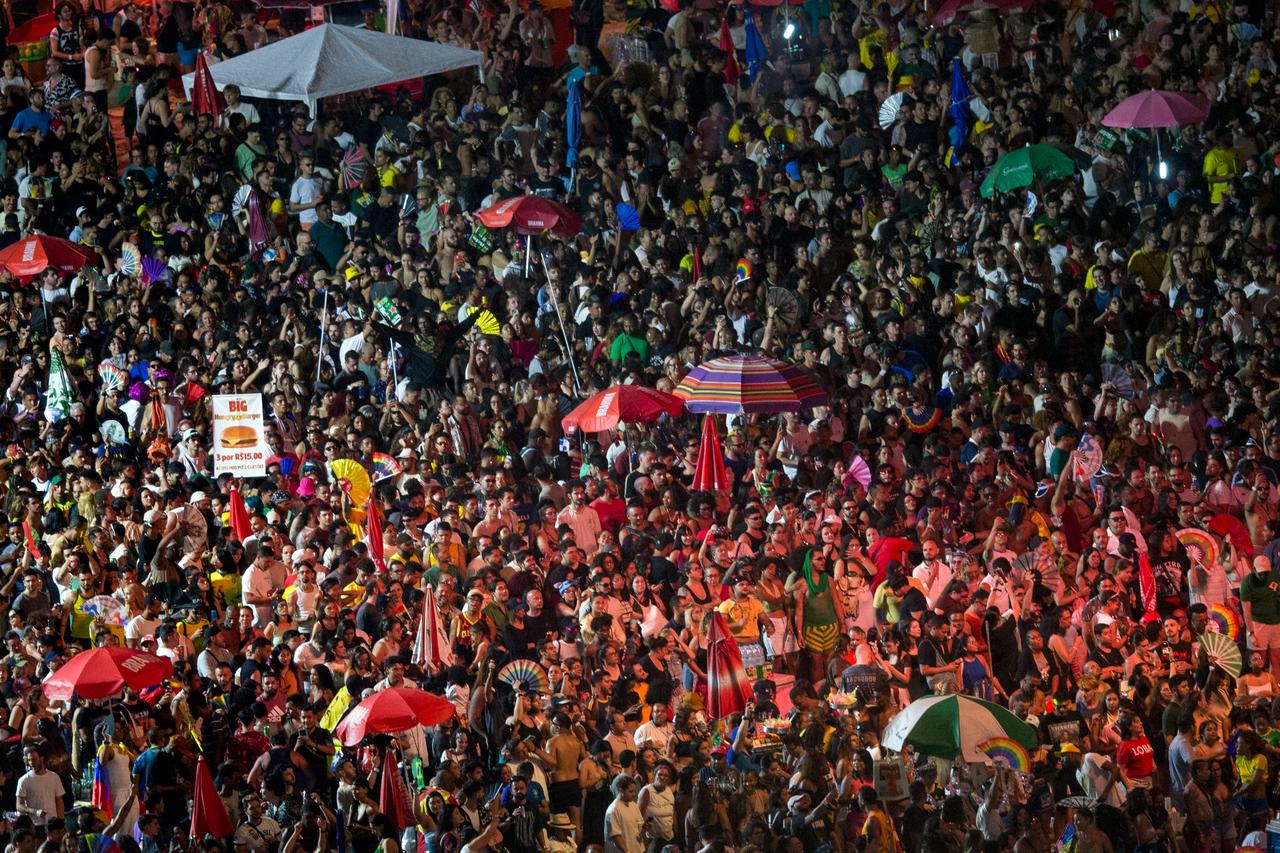 Fans gather as DJ Vintage Culture performs ahead of the concert of Colombian singer Shakira, at Copacabana beach in Rio de Janeiro, Brazil on May 2, 2026. (AFP Photo)