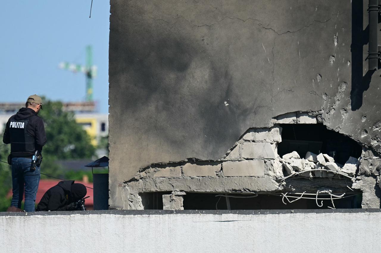 Police and forensic investigators examine the location of impact after a Russian drone struck an apartment building in Galati, eastern Romania, accessed on May 30, 2026. (AFP Photo)