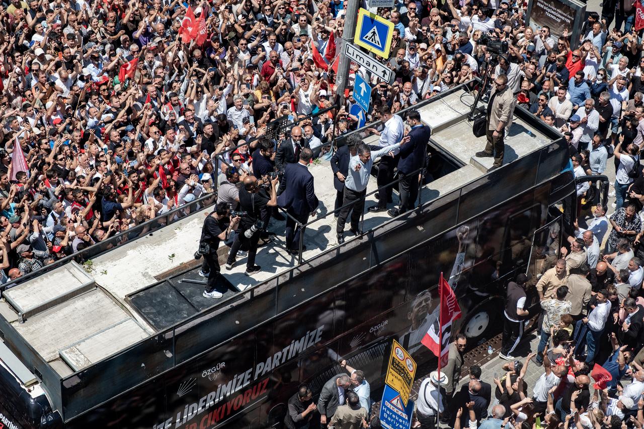 CHP's ousted leader Ozgur Ozel stands atop of a bus as he waves to supporters during a rally, days after a court dismissed him from office, in Izmir, Türkiye on May 26, 2026.