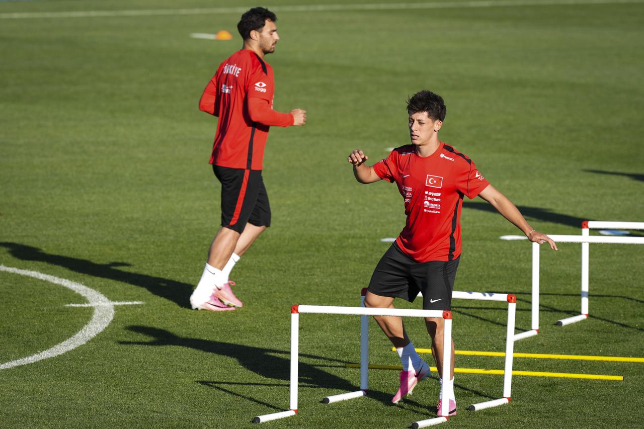 Montella leads Türkiye squad in World Cup training camp
