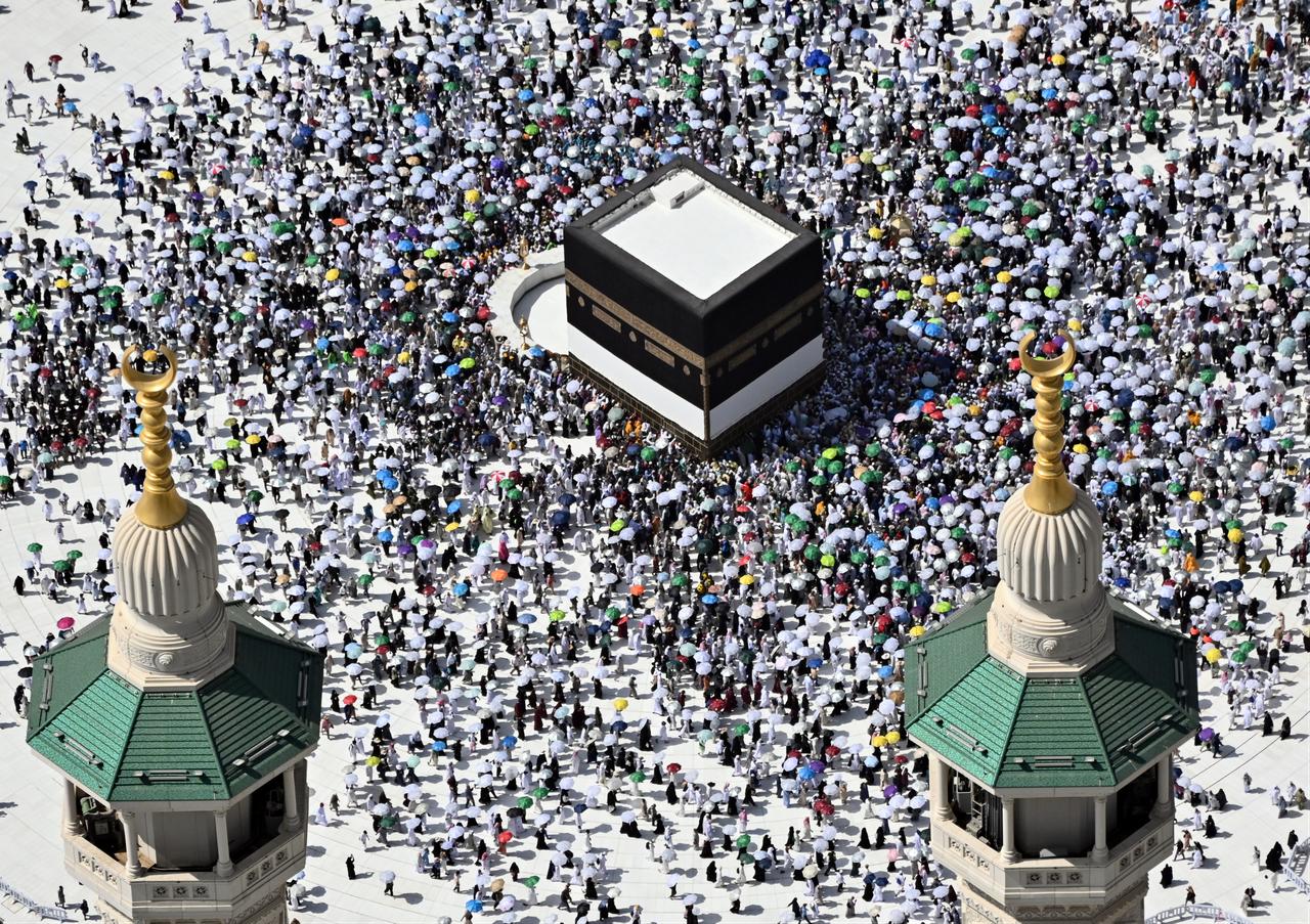 An aerial view of Muslim pilgrims performing the farewell tawaf around the Kaaba in Mecca, Saudi Arabia, on May 29, 2026. (AA Photo)