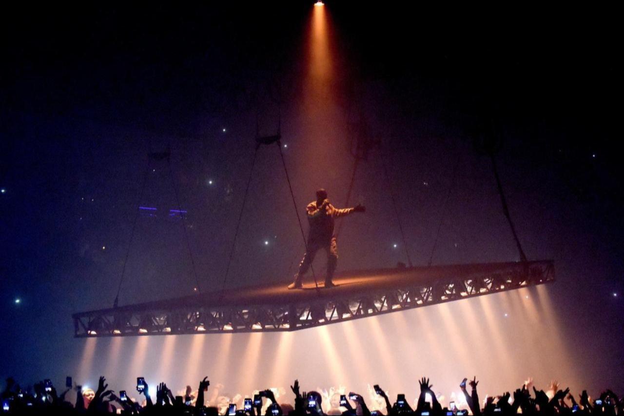 Rapper Kanye West performs at the Forum on October 25, 2016, in Inglewood, California (AFP Photo)