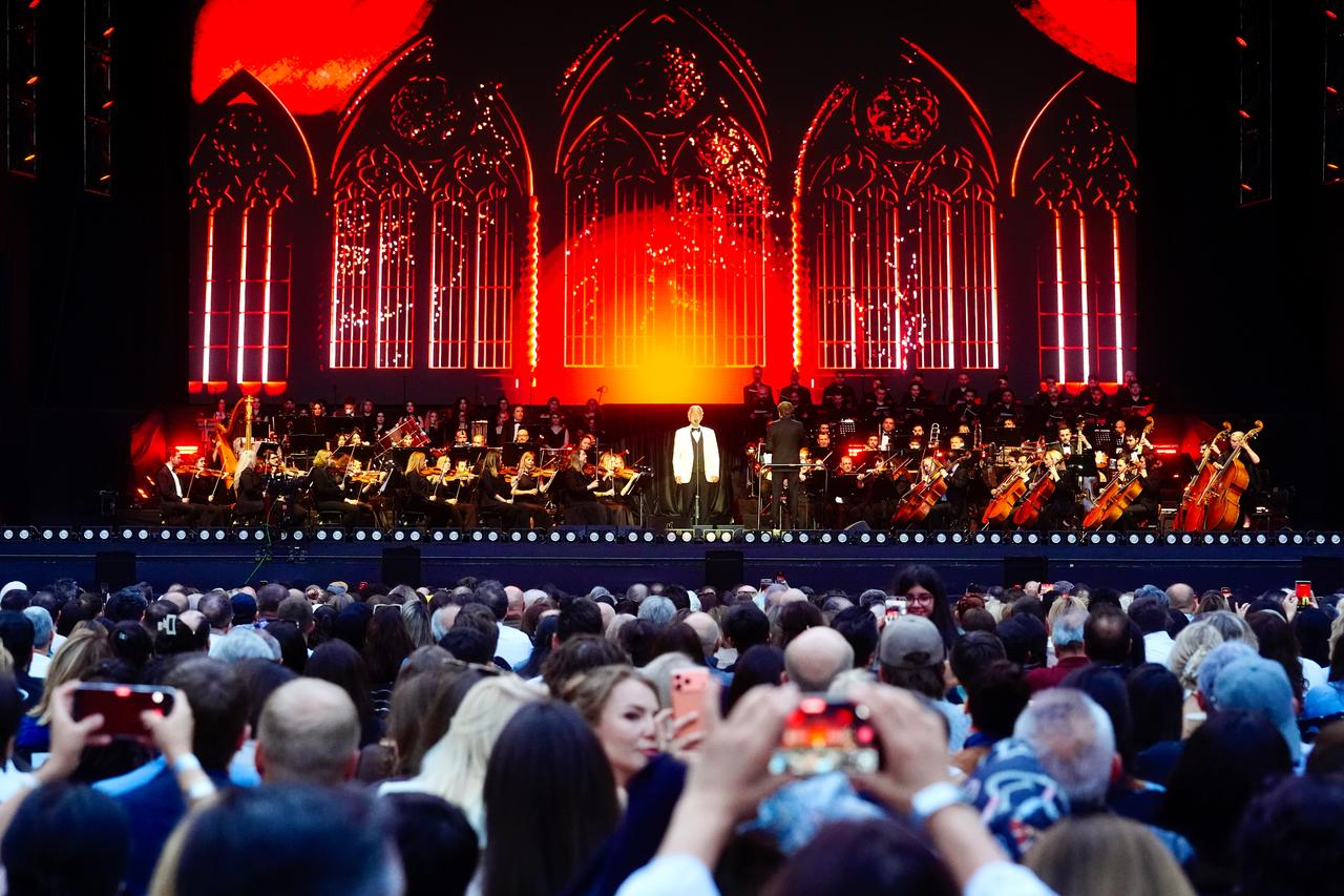 Andrea Bocelli marks Romanza anniversary with Istanbul concert