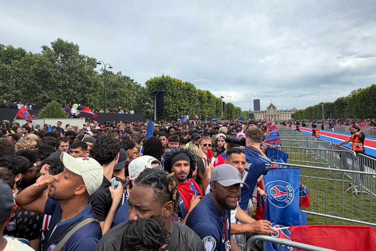 Paris Saint-Germain supporters gather on the Champs-de-Mars, 31, 2026. (AFP Photo)