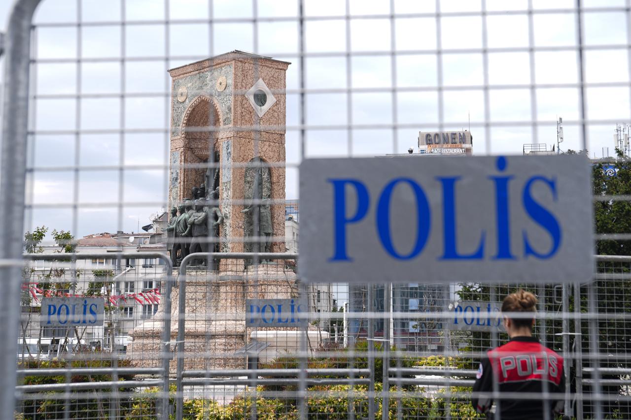 Istanbul Governorship closes major roads in Beyoglu and Sisli, suspending Taksim metro