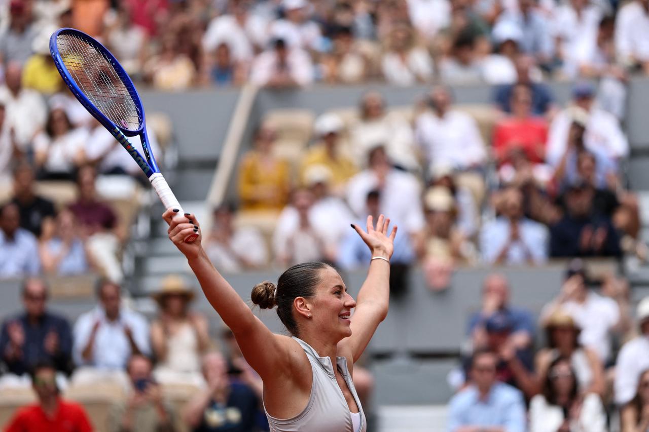 Marta Kostyuk stuns Iga Swiatek at Roland Garros on her birthday Image
