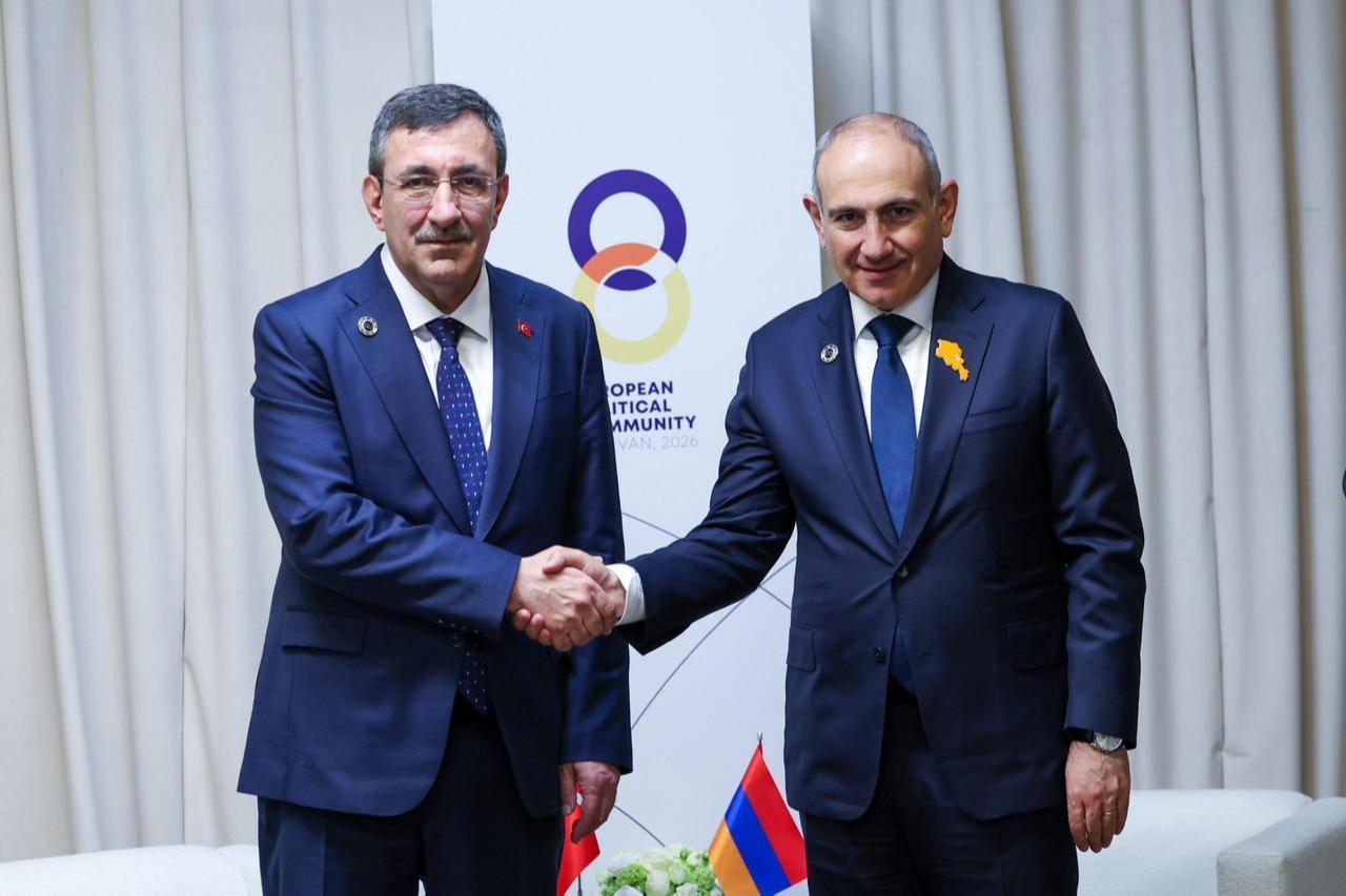 Turkish Vice President Cevdet Yilmaz (L) and Armenian Prime Minister Nikol Pashinyan meet on the sidelines of the eighth European Political Community summit in Yerevan, May 4, 2026. (Photo via X/@_cevdetyilmaz)