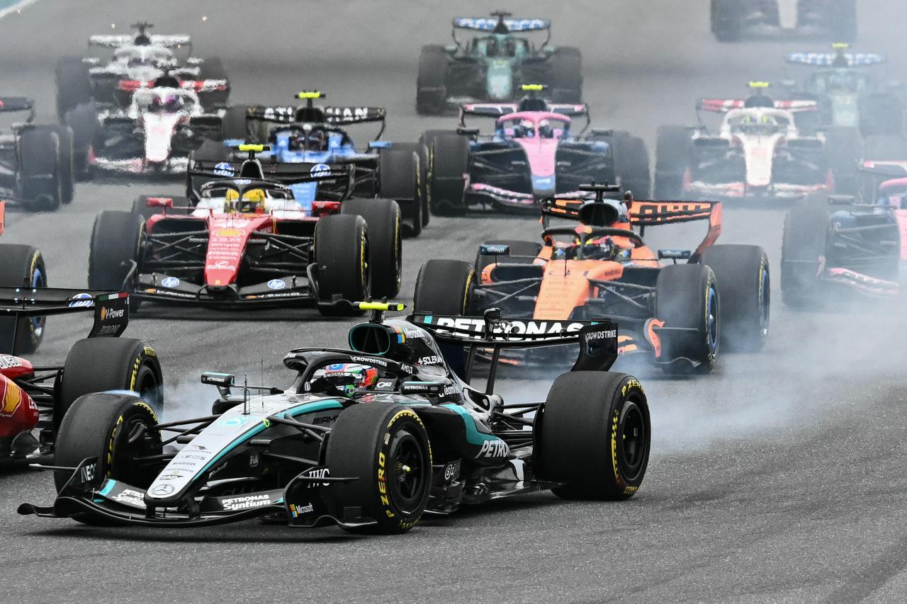 Mercedes' Italian driver Kimi Antonelli (L) races during the 2026 Miami Formula One Grand Prix at Miami International Autodrome in Miami Gardens, Florida, on May 3, 2026. (AFP Photo)