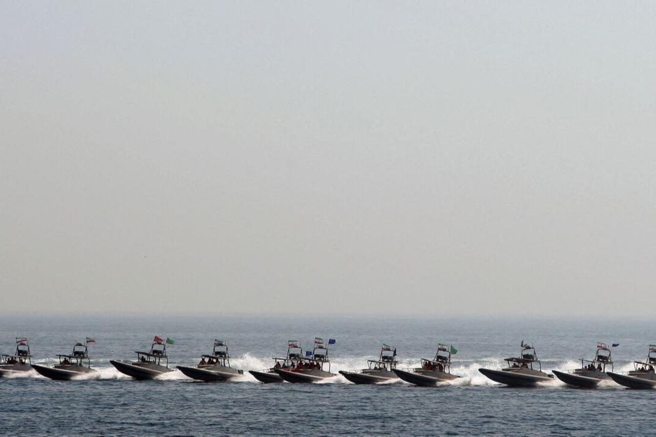 The Iranian Islamic Revolutionary Guard Corps' (IRGC) fast-boats are pictured during naval exercises in the Gulf on April 22, 2010. (AFP Photo)