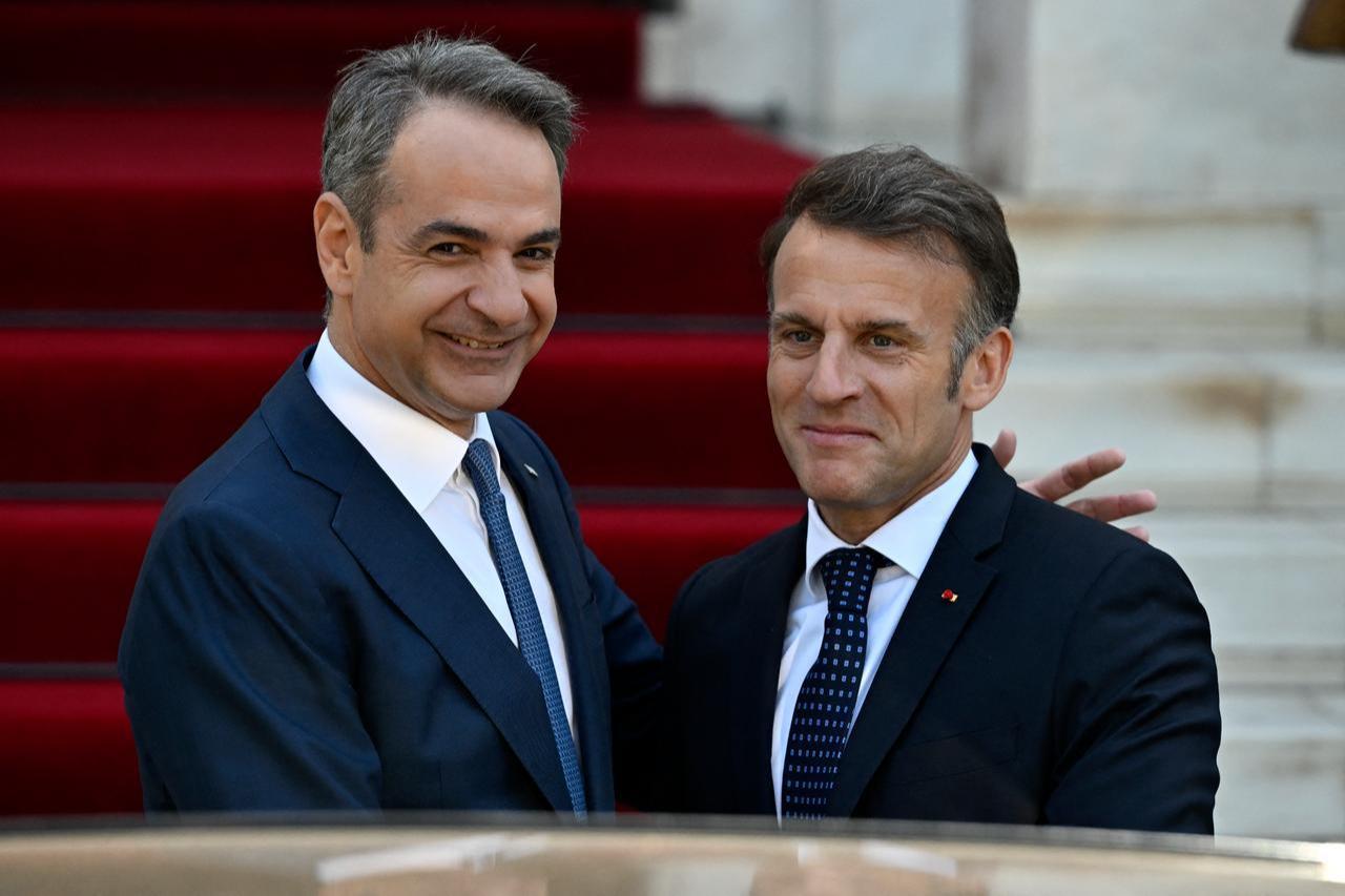 France's President Emmanuel Macron (R) is welcomed by Greece's Prime Minister Kyriakos Mitsotakis upon arrival for talks at Maximos Mansion, in Athens, Greece on April 25, 2026. (AFP Photo)