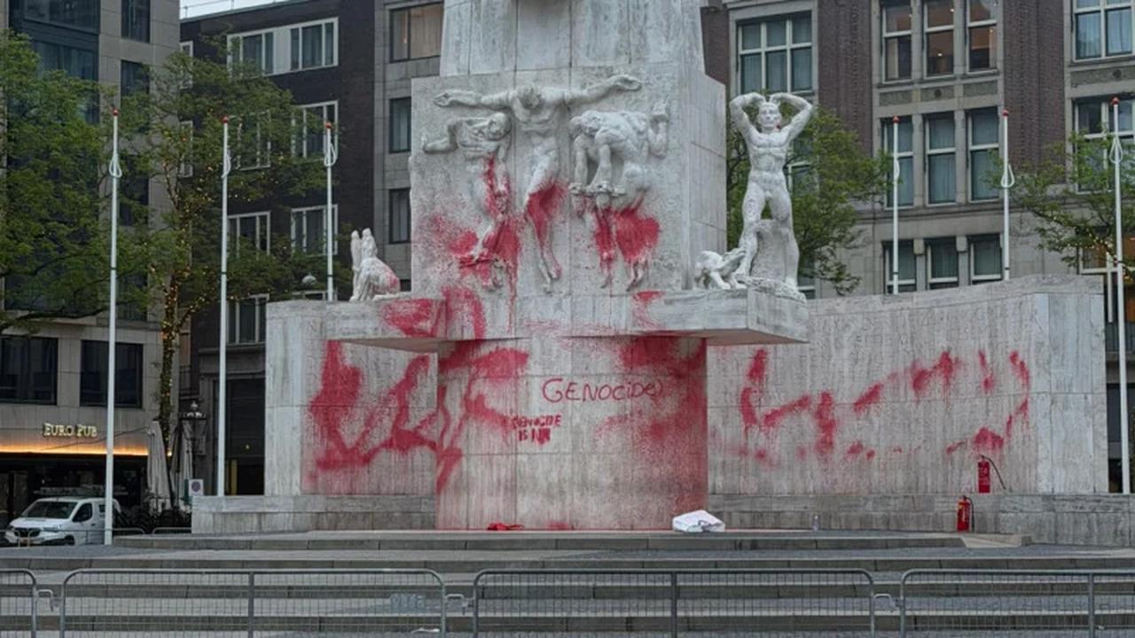 Red paint and the word “genocide” are seen on the National Monument before the Netherlands’ Remembrance Day ceremony at Dam Square, Amsterdam, Netherlands, May 4, 2026. (Photo via AT5)