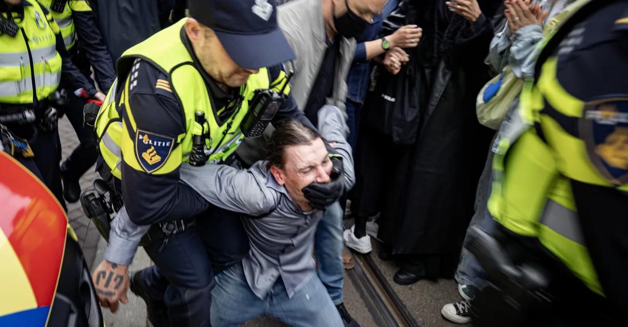 Activists are arrested during the National Remembrance Day ceremony on Dam Square, Amsterdam, Netherlands, May 4, 2026. (AFP Photo)