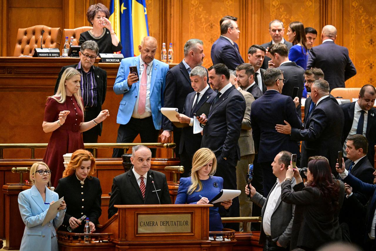 Romanian PM ousted as no-confidence vote deepens political turmoil