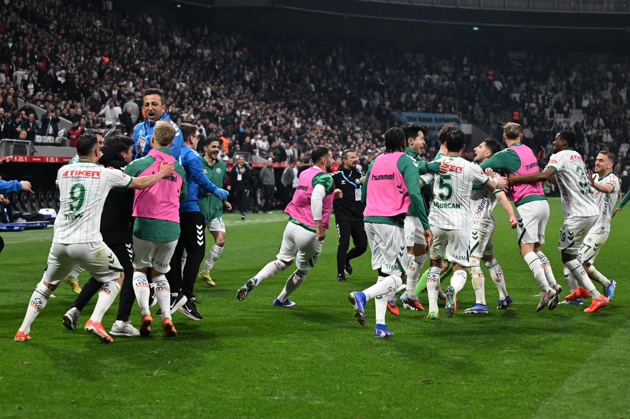 TUMOSAN Konyaspor players celebrate a goal during the Ziraat Turkish Cup semi-final against Besiktas at Tupraş Stadium, Istanbul, Türkiye, May 5, 2026. (AA Photo)