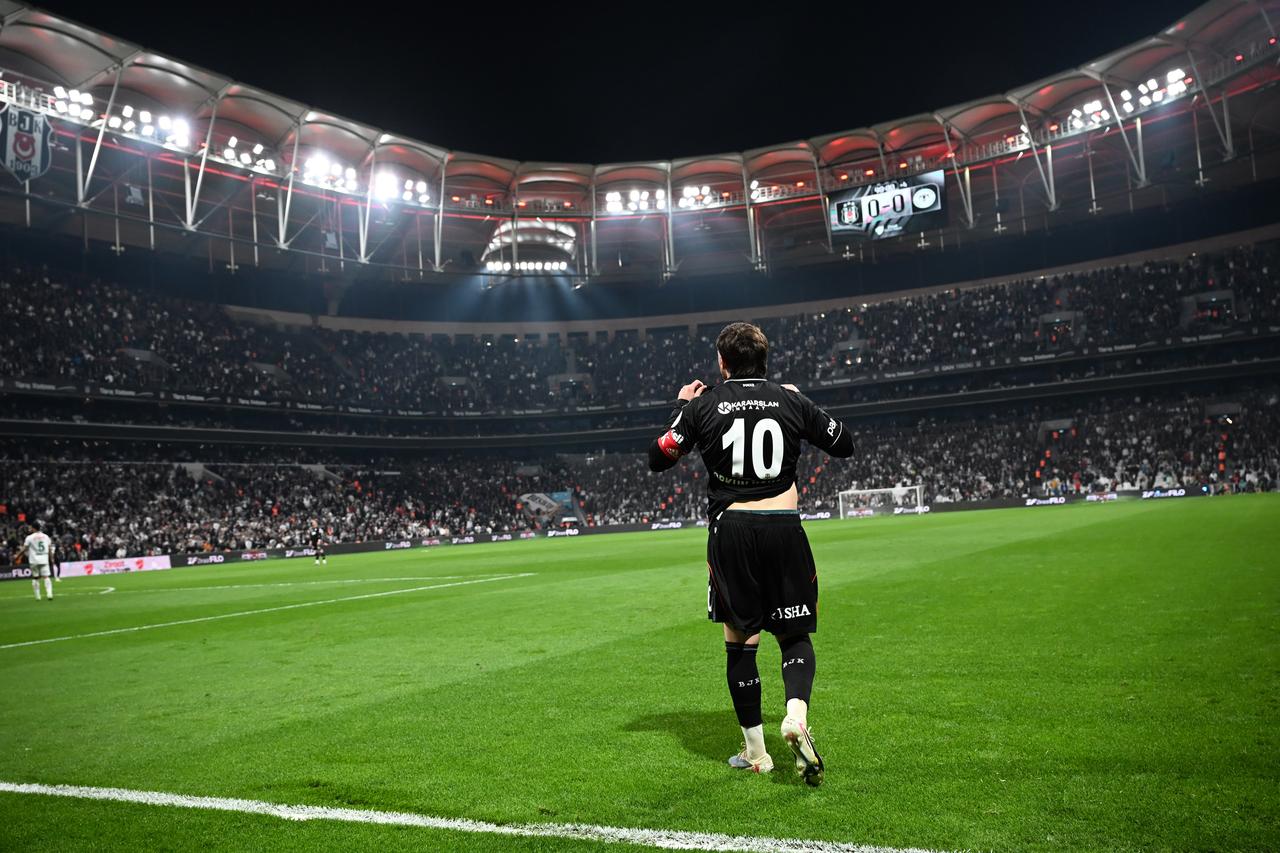 Orkun Kokcu of Besiktas reacts during the Ziraat Turkish Cup semi-final match between Besiktas and TUMOSAN Konyaspor at Tupras Stadium, Istanbul, Turkiye, May 05, 2026. (AA Photo)