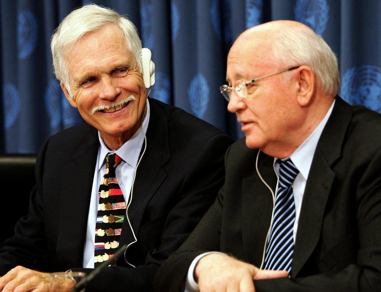 Ted Turner (L), recipient of the 2005 Alan Cranston Peace Award, and Mikhail Gorbachev, former president of the Soviet Union, answer questions during a news conference on April 20, 2005 at the United Nations headquarters in New York City, US. (AFP File Photo)