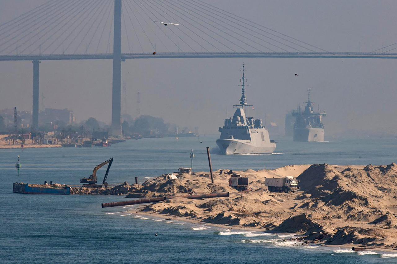 A handout picture released by the Marine Nationale (French Navy) on May 6, 2026 shows the French Navy's Carrier Strike Group that includes the flagship aircraft carrier Charles de Gaulle (unseen) and its escort transiting the Suez Canal en route to the southern Red Sea. (AFP Photo)