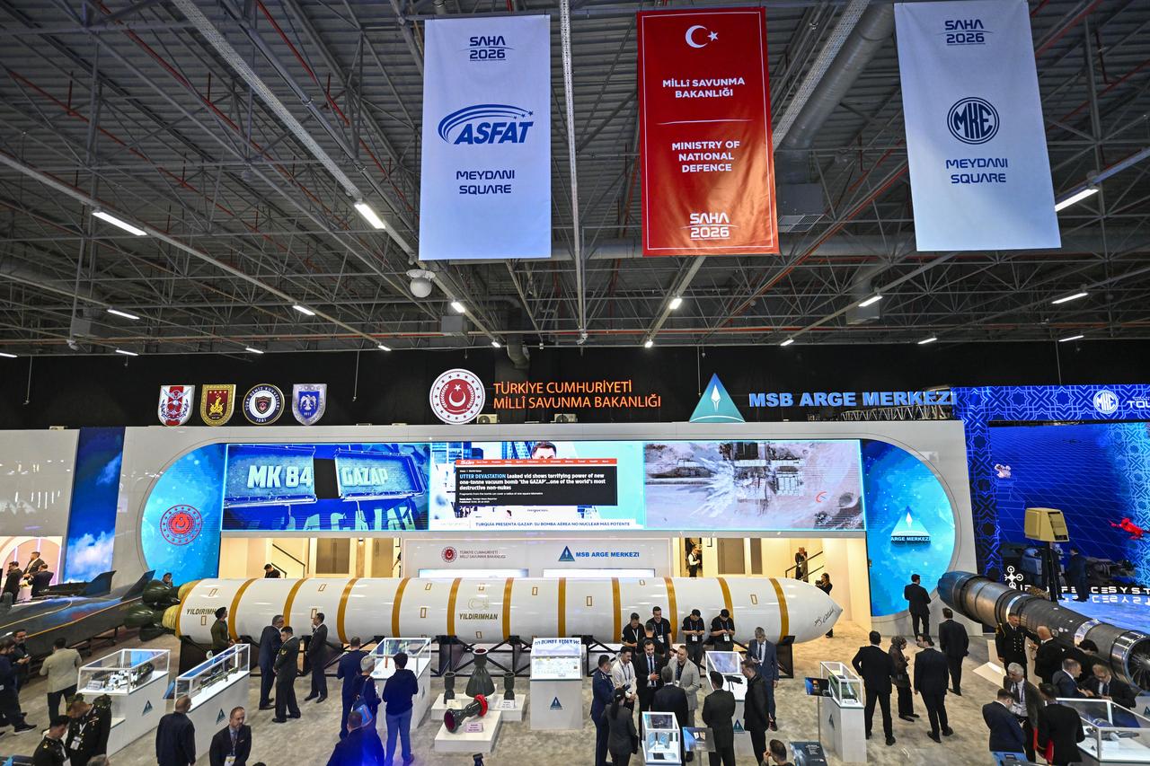 "Yildirimhan" intercontinental hypersonic ballistic missile (ICBM) and Guchan turbofan jet engine (R) at the SAHA 2026 International Defense, Aerospace and Space Industry Exhibition in Istanbul, May 5, 2026. (AA Photo)