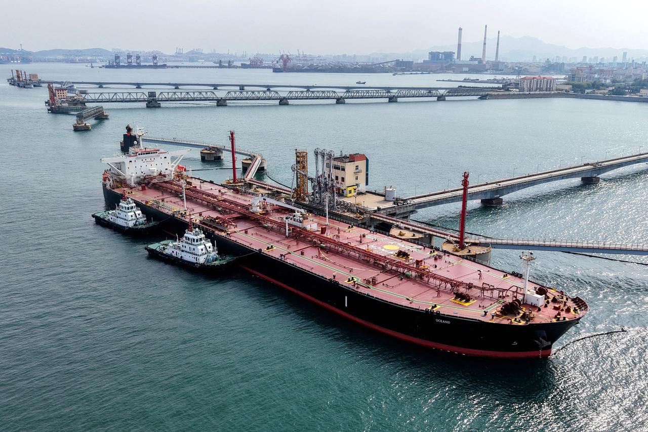Oil, gas prices plunge as possible US-Iran deal eases Hormuz fears
