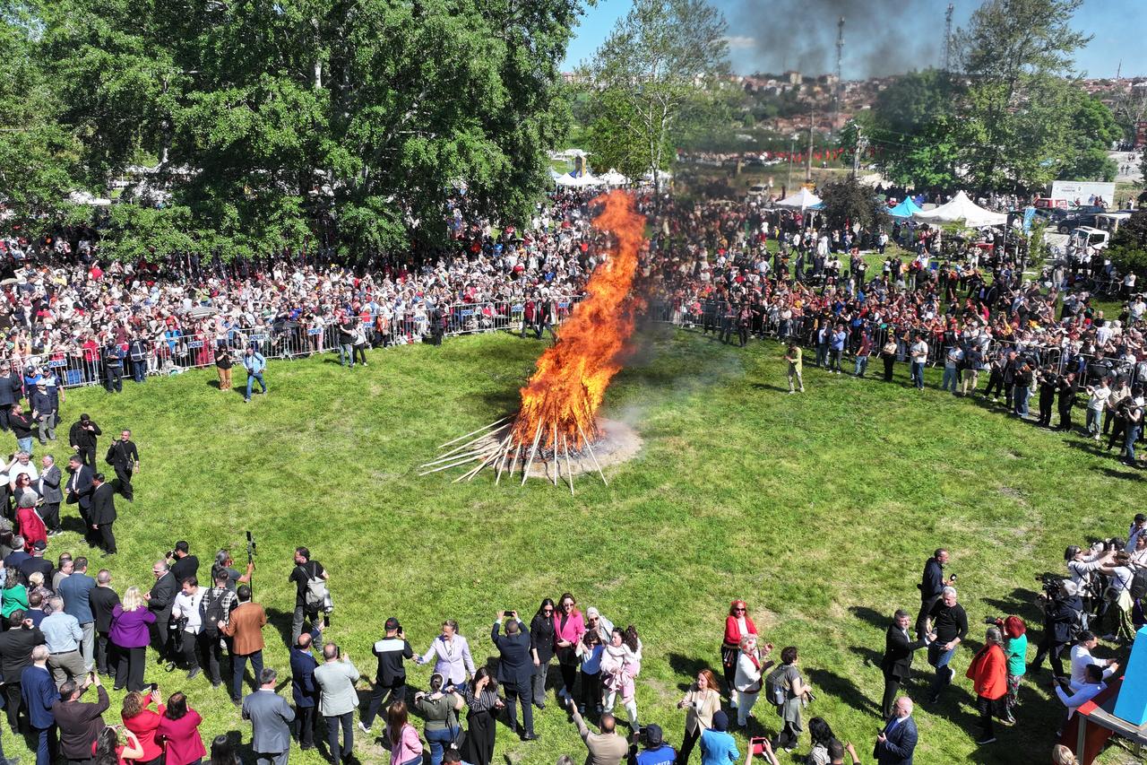 Spring festival madness hits Türkiye's Edirne with fire, dance and wishes