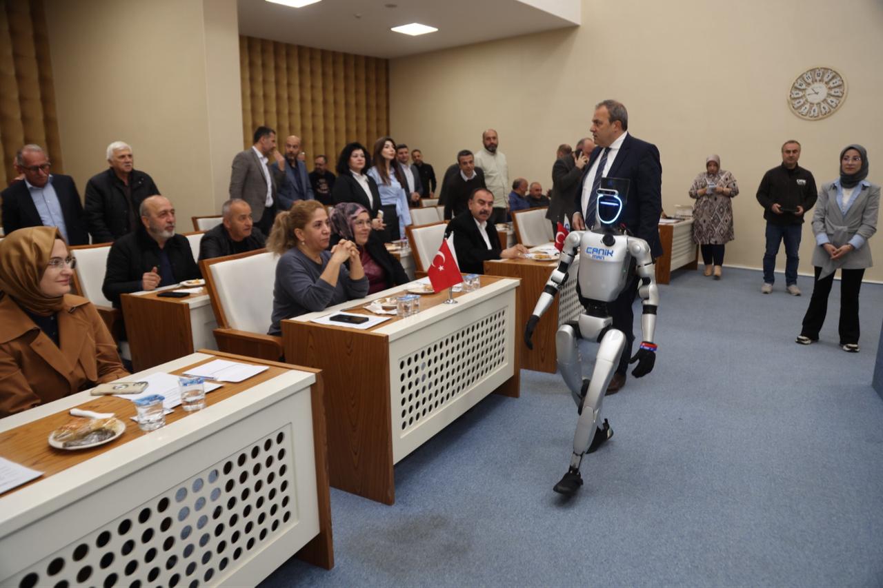 CANIKMAN, Türkiye’s first population-registered humanoid robot, walks through the Canik Municipal Council chamber during the May session in Samsun, Türkiye, May 5, 2026. (AA Photo)