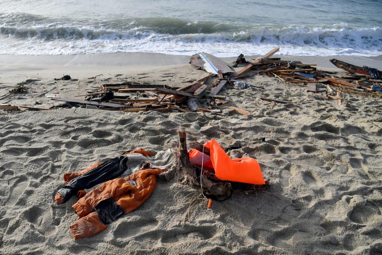 Clothes, a life vest, and pieces of wood washed up on the beach two days after a boat of migrants sank off Italy's southern Calabria region, in Steccato di Cutro, south of Crotone, Feb. 28, 2023. (AFP Photo)