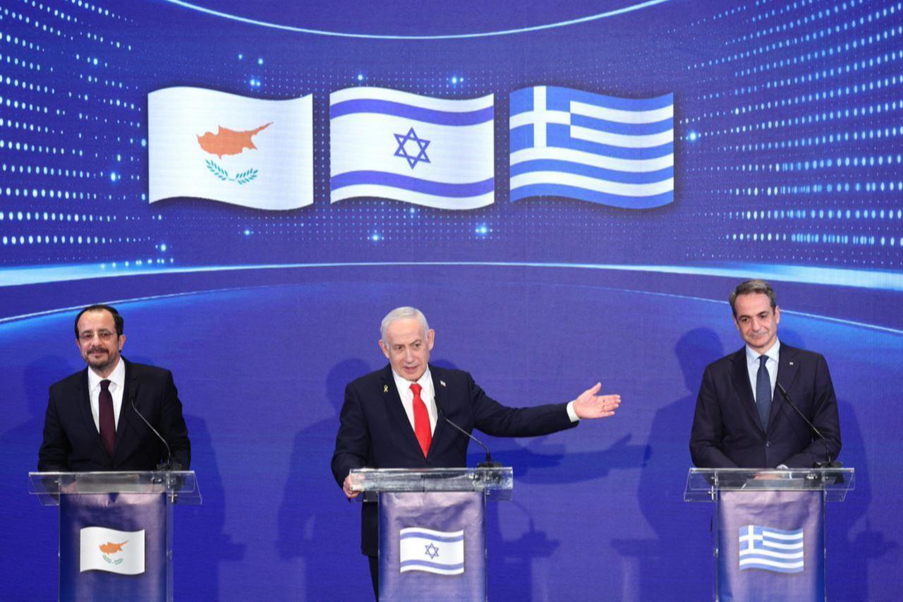 Israeli Prime Minister Benjamin Netanyahu (C), Greek Cypriot leader Nikos Christodoulides (L) and Greek Prime Minister Kyriakos Mitsotakis (R) hold a joint press conference in Jerusalem, Dec. 22, 2025. (AFP Photo)