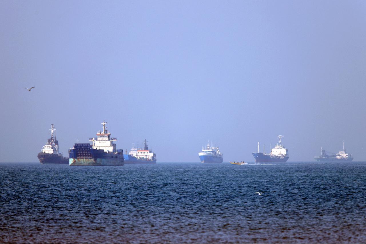 In this picture obtained from Iran's ISNA news agency on May 4, 2026, vessels are pictured anchored in the Strait of Hormuz off Bandar Abbas in southern Iran. (AFP Photo)