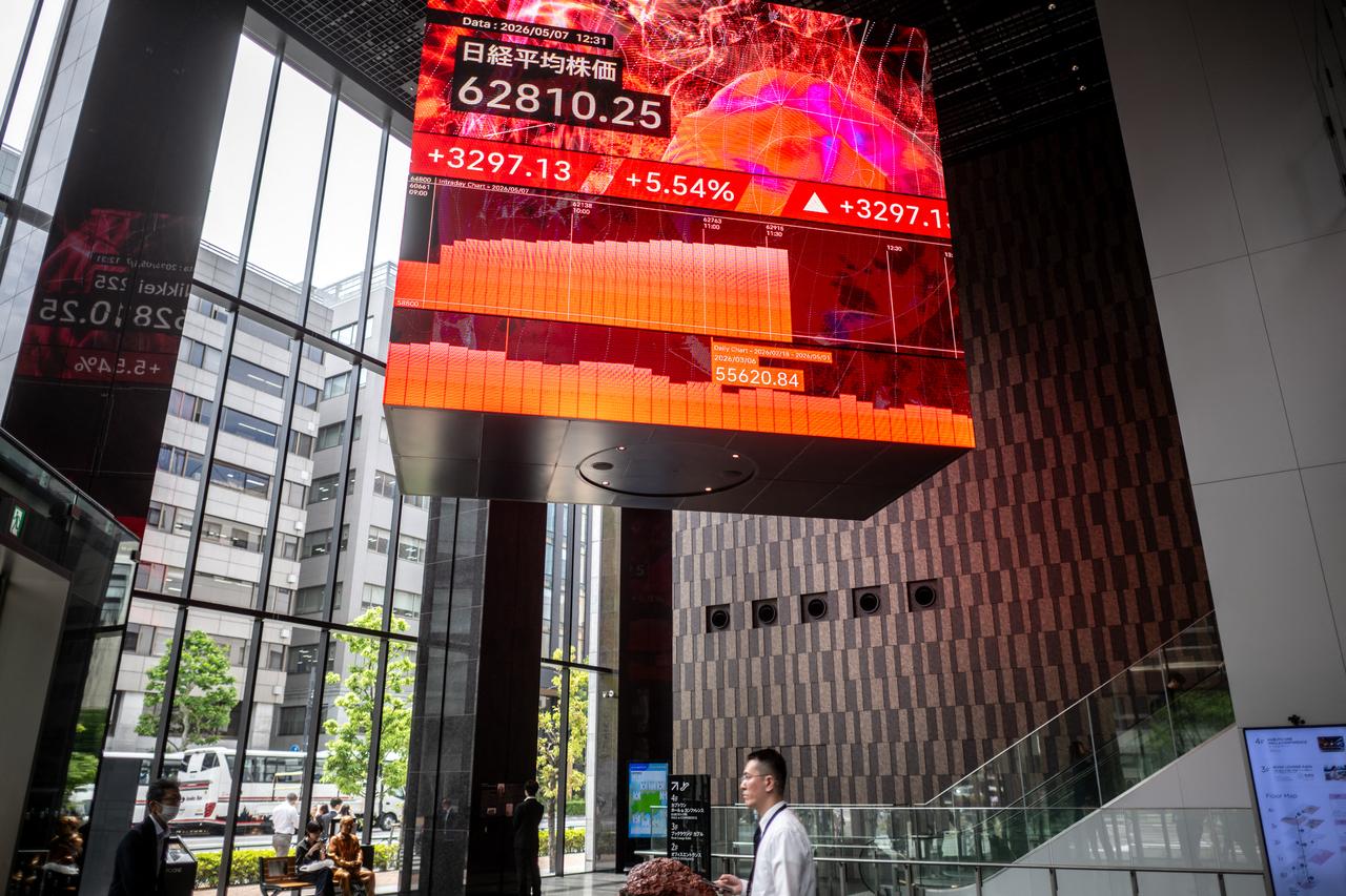An electronic quotation board displays the Nikkei 225 stock prices on the Tokyo Stock Exchange in Tokyo, May 7, 2026. (AFP Photo)