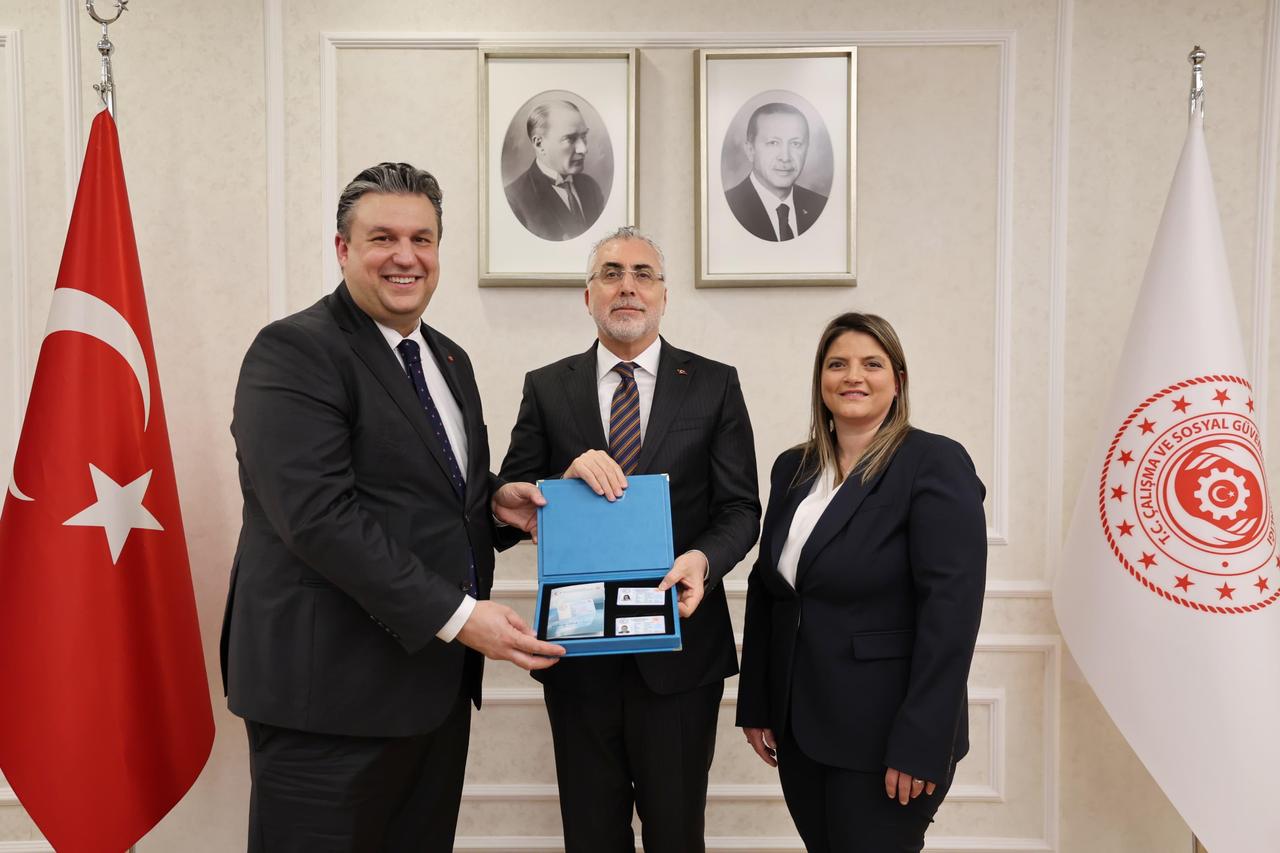 Italian chef Claudio Chinali awarded Türkiye’s Turquoise Card