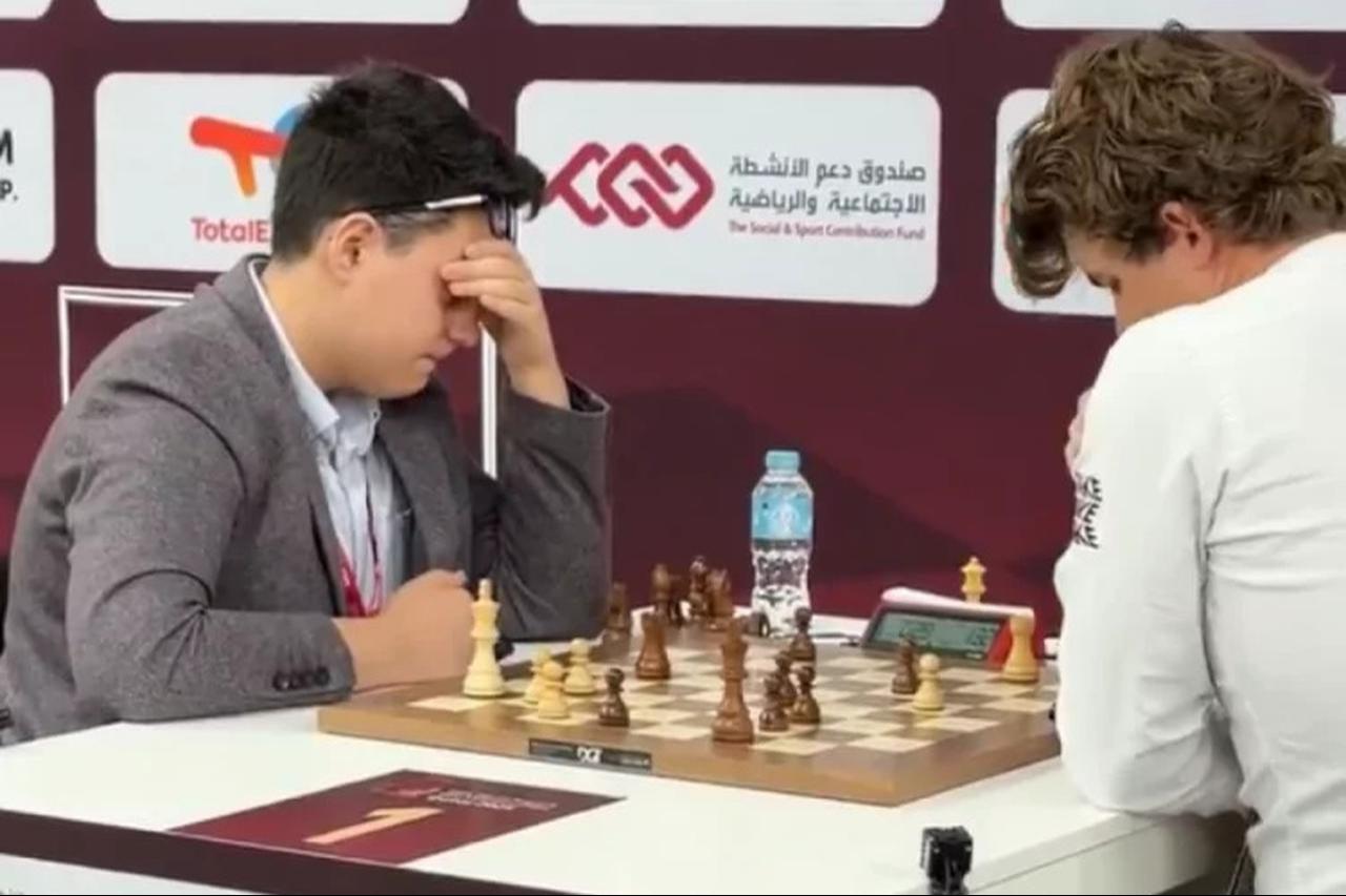Photo shows Turkish national chess player Yagiz Kaan Erdogmus competing with world No. 1 Magnus Carlsen at the World Rapid and Blitz Chess Championship, in Doha, Qatar, accessed on December 28, 2025. (Photo via X)