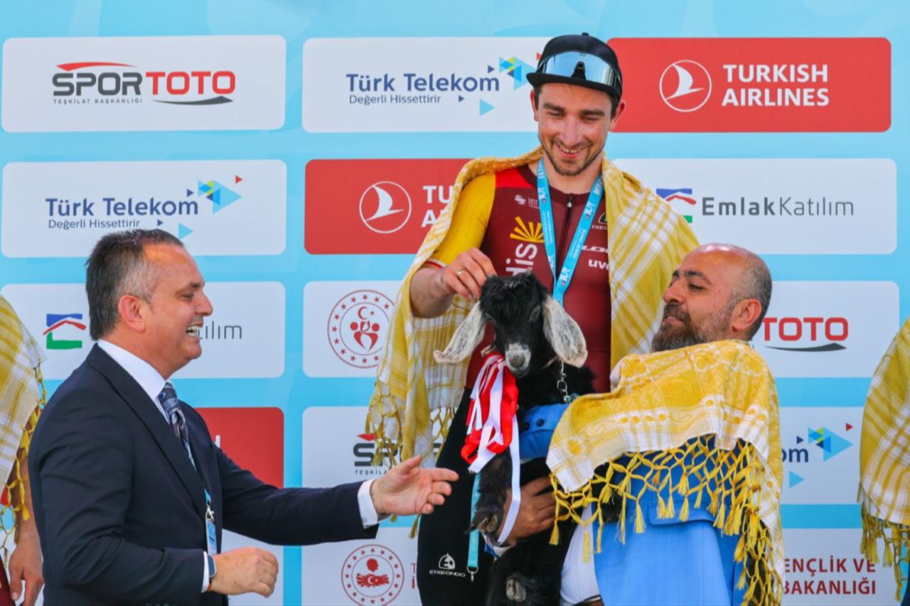 Tour of Türkiye’s unseen side: Goats, crashes and Bagatin’s disbelief on the road