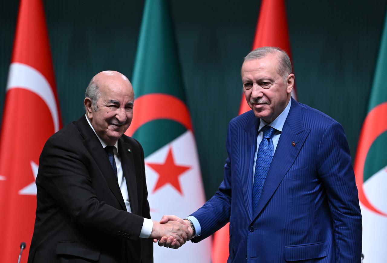 Turkish President Recep Tayyip Erdogan (R) and Algerian President Abdelmadjid Tebboune attend the signing ceremony of bilateral agreements at the Presidential Complex in Ankara, Türkiye, May 07, 2026. (AA Photo)