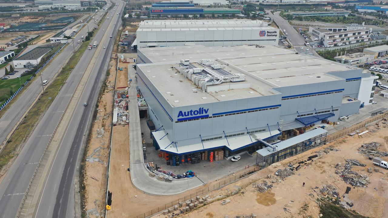 An aerial view of an Autoliv manufacturing facility in the Gebze district of Kocaeli province, northwestern Türkiye. (Photo via Autoliv)